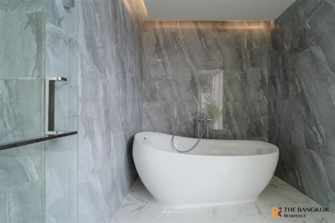 Casa de 3 dormitorios en Bangkok, Tailandia № 220659 - foto 8