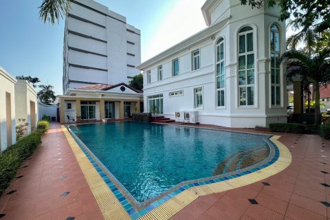 Casa de 10 dormitorios en Pattaya, Tailandia № 63373 - foto 10