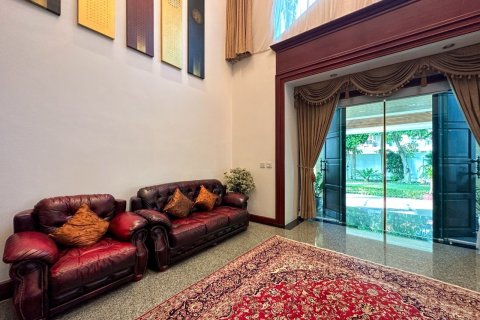 Casa de 10 dormitorios en Pattaya, Tailandia № 63373 - foto 12