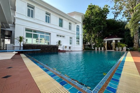 Maison à Pattaya, Thaïlande 10 chambres № 63373