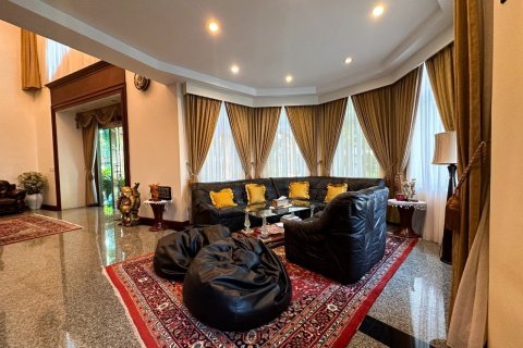Casa de 10 dormitorios en Pattaya, Tailandia № 63373 - foto 13