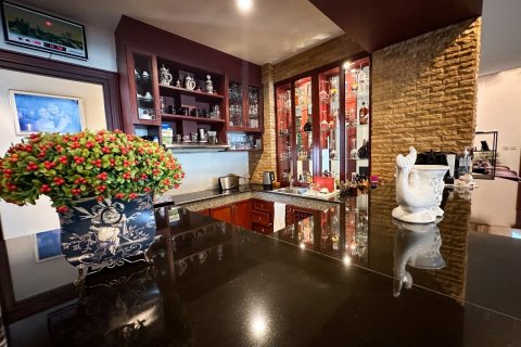 Casa de 10 dormitorios en Pattaya, Tailandia № 63373 - foto 18