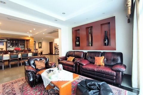 Casa de 10 dormitorios en Pattaya, Tailandia № 63373 - foto 15