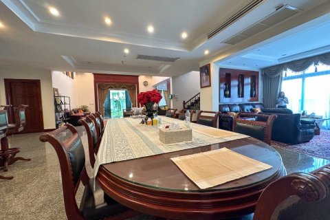 Casa de 10 dormitorios en Pattaya, Tailandia № 63373 - foto 16