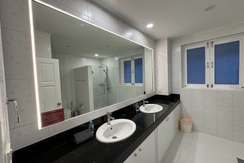Chalet de 4 dormitorios en Ko Samui, Tailandia № 173084 - foto 24
