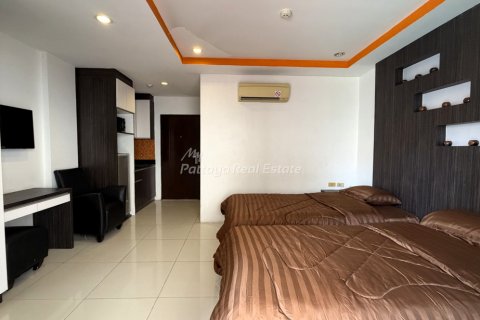 Studio in the Condo in Bang Lamung, Thailand  № 205084