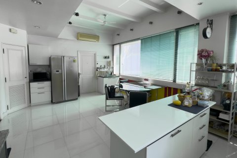 Eigentumswohnung in Watthana, Bangkok, Thailand, 4 Schlafzimmer  № 201194 - Foto 5