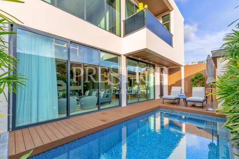 Casa de 5 dormitorios en Pattaya, Tailandia № 197482