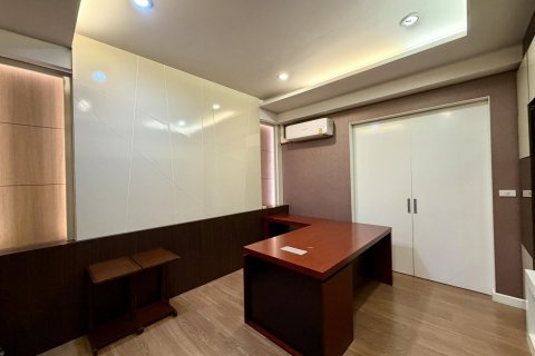 Adosado de 3 dormitorios en Bangkok, Tailandia № 180333 - foto 13