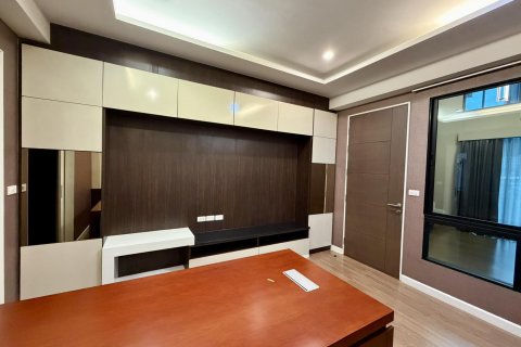 Adosado de 3 dormitorios en Bangkok, Tailandia № 180333 - foto 12