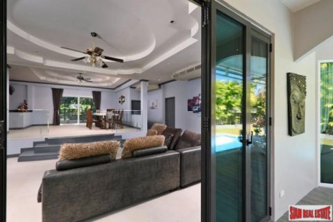 Chalet de 5 dormitorios en Kamala, Tailandia № 193802 - foto 3