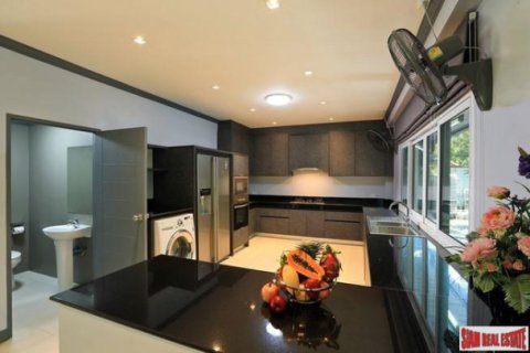 Chalet de 5 dormitorios en Kamala, Tailandia № 193802 - foto 4