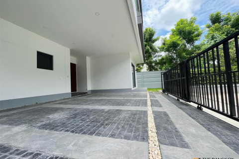 Haus in Bangkok, Thailand 4 Schlafzimmer № 189148 - Foto 3