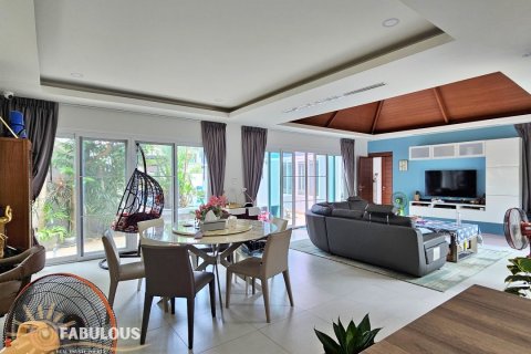 Chalet de 4 dormitorios en Bang Tao, Tailandia № 179415 - foto 11