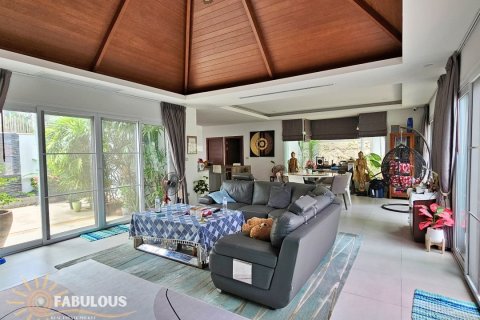 Chalet de 4 dormitorios en Bang Tao, Tailandia № 179415 - foto 4
