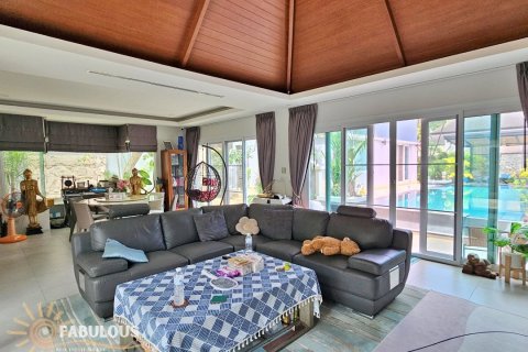Chalet de 4 dormitorios en Bang Tao, Tailandia № 179415 - foto 8