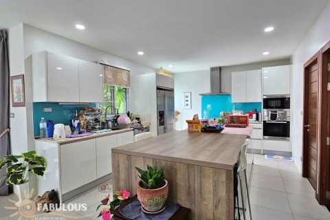 Chalet de 4 dormitorios en Bang Tao, Tailandia № 179415 - foto 9