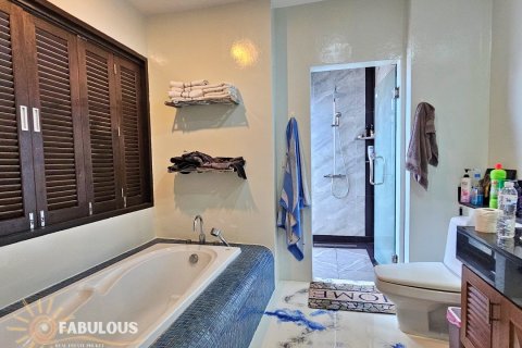 Chalet de 4 dormitorios en Bang Tao, Tailandia № 179415 - foto 6