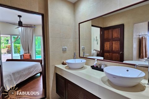 Chalet de 3 dormitorios en Kathu, Tailandia № 179417 - foto 15
