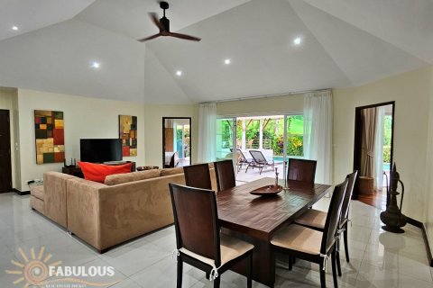 Chalet de 3 dormitorios en Kathu, Tailandia № 179417 - foto 11