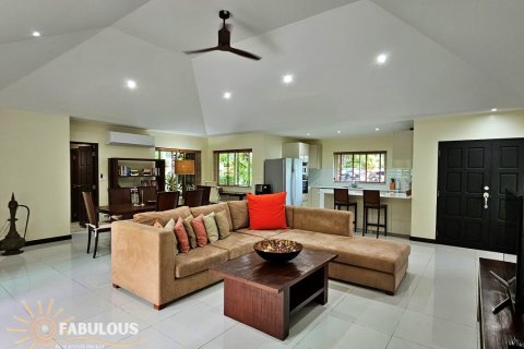 Chalet de 3 dormitorios en Kathu, Tailandia № 179417 - foto 9