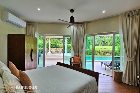 Chalet de 3 dormitorios en Kathu, Tailandia № 179417 - foto 2