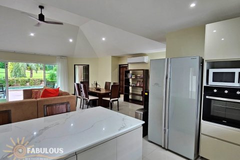 Chalet de 3 dormitorios en Kathu, Tailandia № 179417 - foto 13