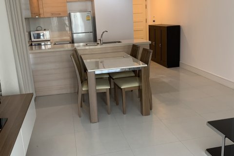Condominio de 2 dormitorios en Khlong Toei, Bangkok, Tailandia № 205305 - foto 5