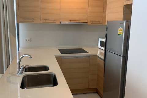 Condominio de 2 dormitorios en Khlong Toei, Bangkok, Tailandia № 205305 - foto 11