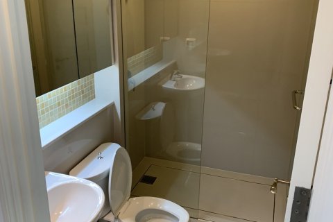 Condominio de 2 dormitorios en Khlong Toei, Bangkok, Tailandia № 205305 - foto 8