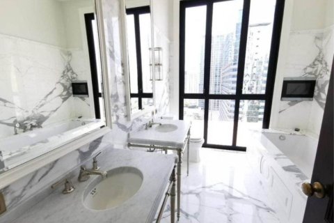 Condominio de 2 dormitorios en Pathum Wan, Bangkok, Tailandia № 205307 - foto 5