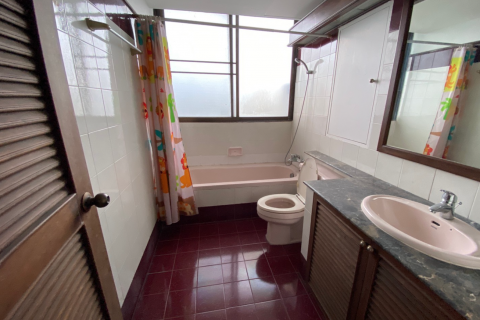 Condominio de 2 dormitorios en Watthana, Bangkok, Tailandia № 71564 - foto 12