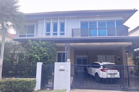 Maison à Saphan Sung, Bangkok, Thaïlande 4 chambres № 71563