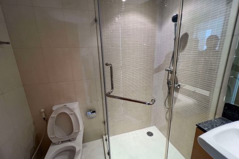 Condominio de 2 dormitorios en Khlong Toei, Bangkok, Tailandia № 71562 - foto 30
