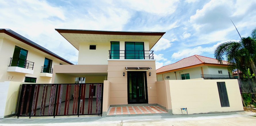 Casa de 3 dormitorios en Pattaya, Tailandia № 157690
