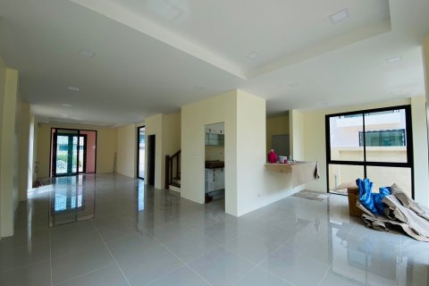 Casa de 3 dormitorios en Pattaya, Tailandia № 157690 - foto 3