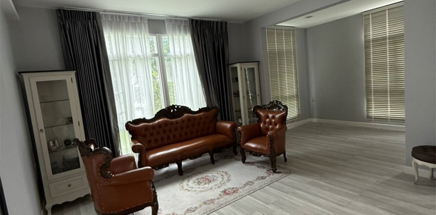 Haus in Bangkok, Thailand 4 Schlafzimmer № 189040