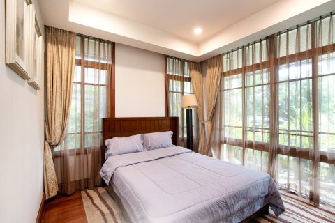 Casa de 5 dormitorios en Phra Khanong, Bangkok, Tailandia № 214252 - foto 18