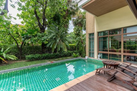 Casa de 5 dormitorios en Phra Khanong, Bangkok, Tailandia № 214252 - foto 3