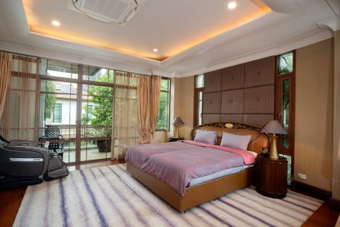 Casa de 5 dormitorios en Phra Khanong, Bangkok, Tailandia № 214252 - foto 11