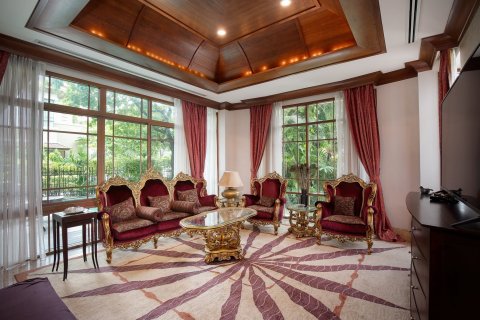 Casa de 5 dormitorios en Phra Khanong, Bangkok, Tailandia № 214252 - foto 4