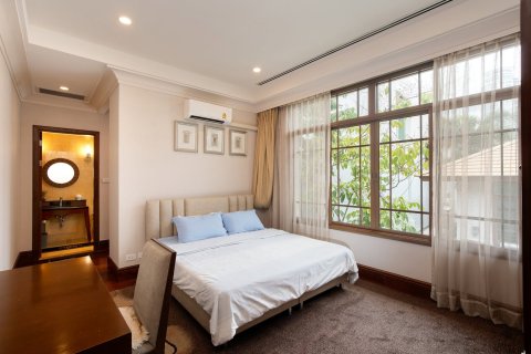 Casa de 5 dormitorios en Phra Khanong, Bangkok, Tailandia № 214252 - foto 16