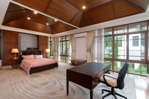 Casa de 5 dormitorios en Phra Khanong, Bangkok, Tailandia № 214252 - foto 13
