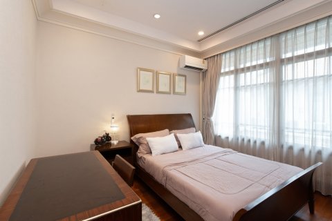Casa de 5 dormitorios en Phra Khanong, Bangkok, Tailandia № 214252 - foto 17