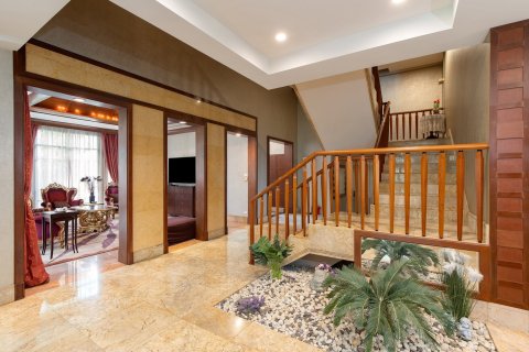 Casa de 5 dormitorios en Phra Khanong, Bangkok, Tailandia № 214252 - foto 8