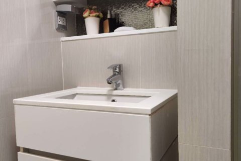 Condominio de 2 dormitorios en Watthana, Bangkok, Tailandia № 56297 - foto 13