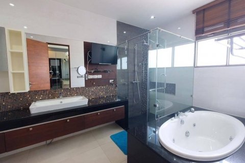 Chalet de 4 dormitorios en Prawet, Bangkok, Tailandia № 134085 - foto 14