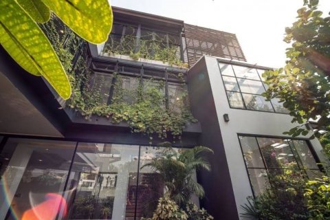 Chalet de 5 dormitorios en Phra Khanong, Bangkok, Tailandia № 134079 - foto 2