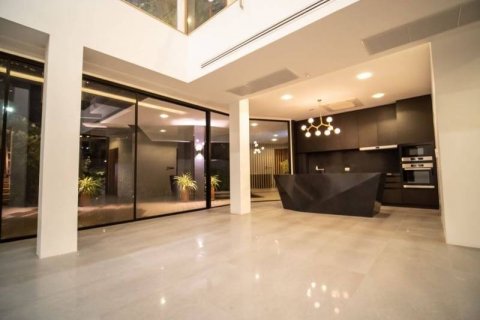 Chalet de 5 dormitorios en Phra Khanong, Bangkok, Tailandia № 134079 - foto 5