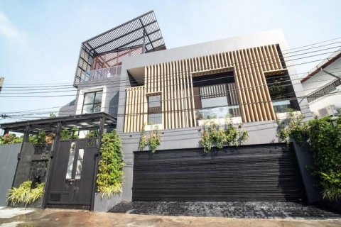 Villa in Phra Khanong, Bangkok, Thailand 5 bedrooms № 134079